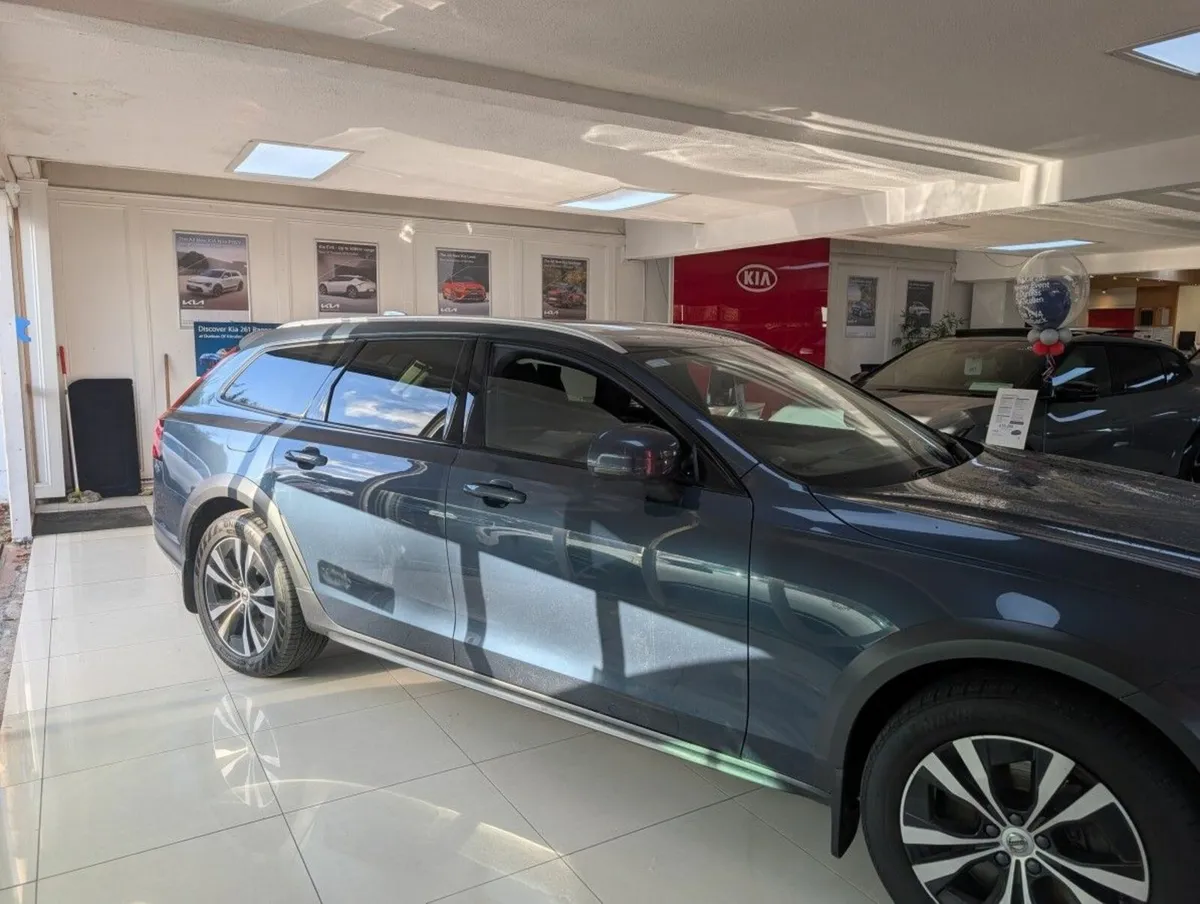 Volvo V90 PHEV T6 (340hp) Inscription Exp AWD - Image 3