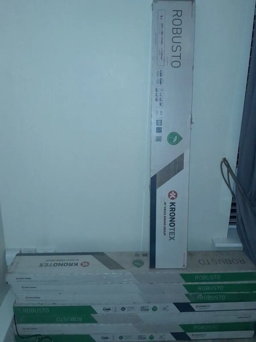 Brand new water resistant wooden floor - Image 3