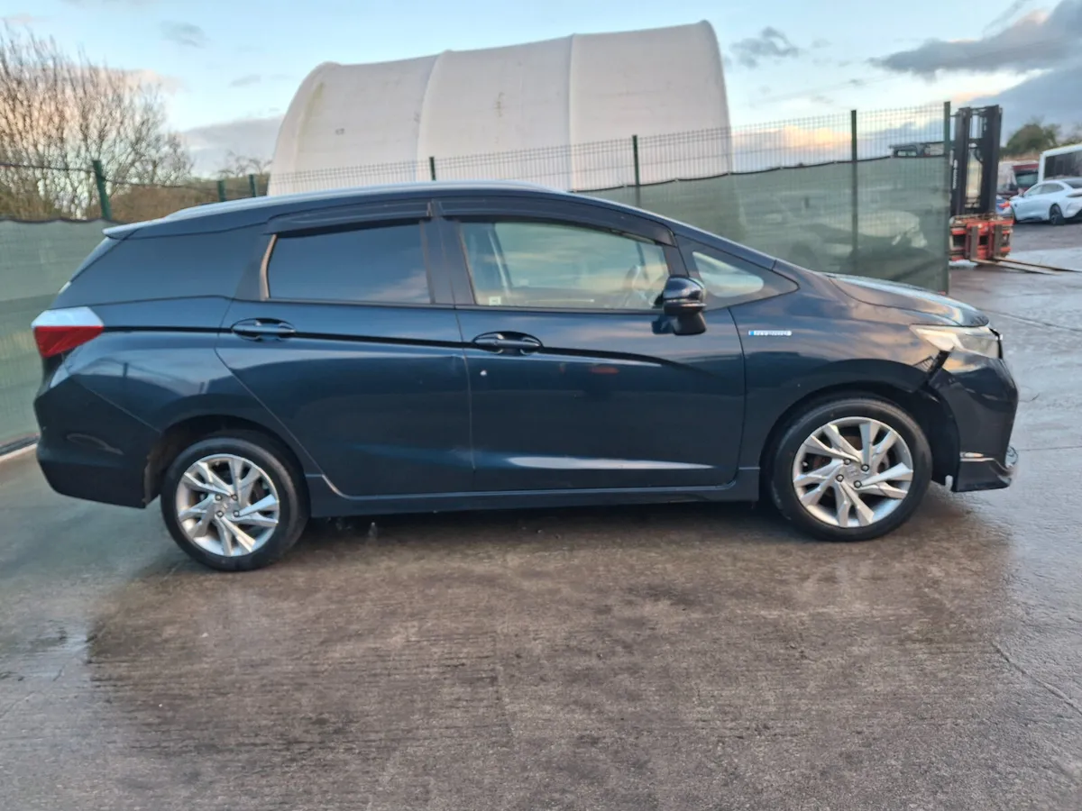 2017 Honda Shuttle  1.5 Hybrid  Automatic - Image 3