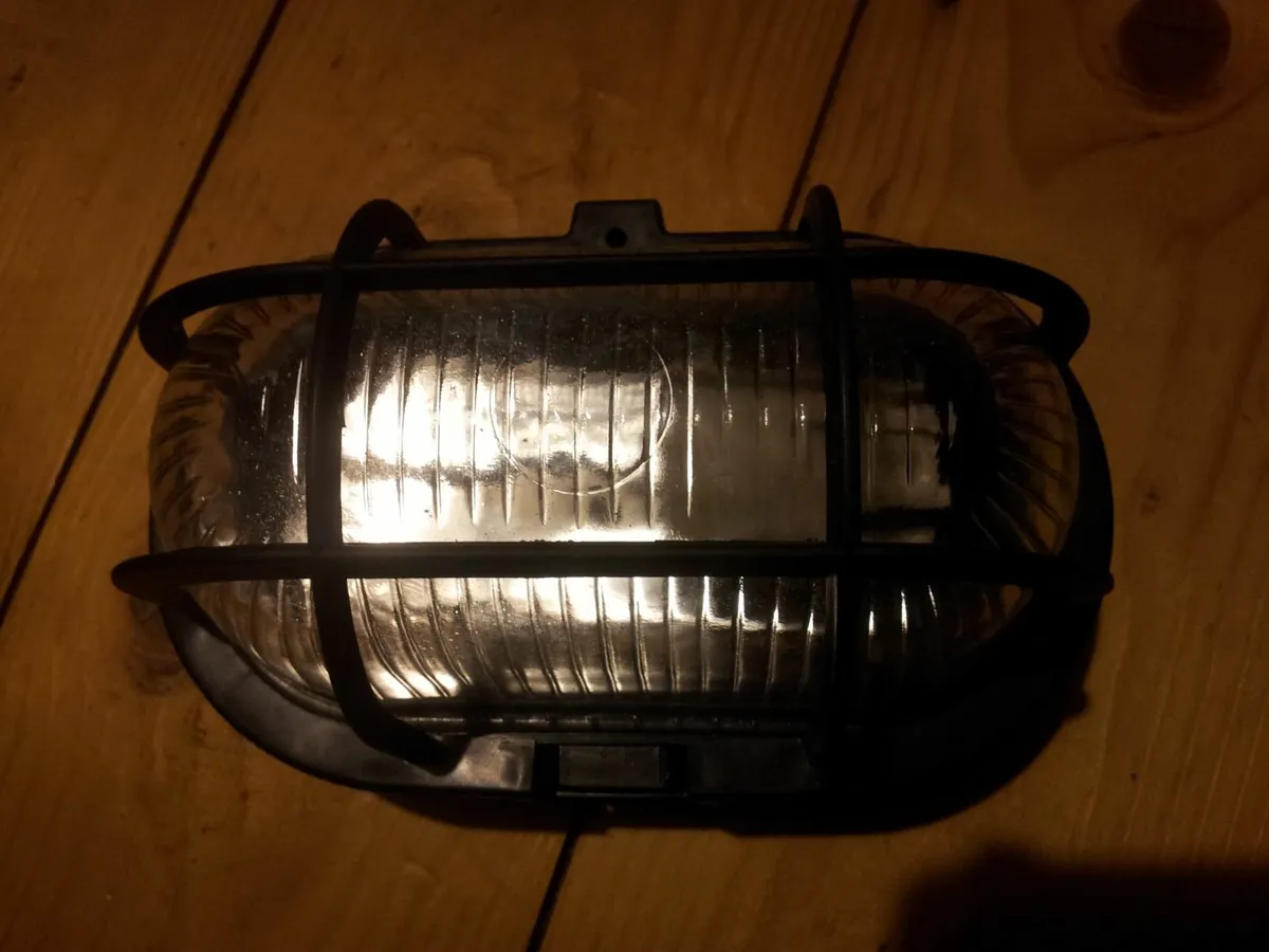 Bulk Head 60w - Image 2