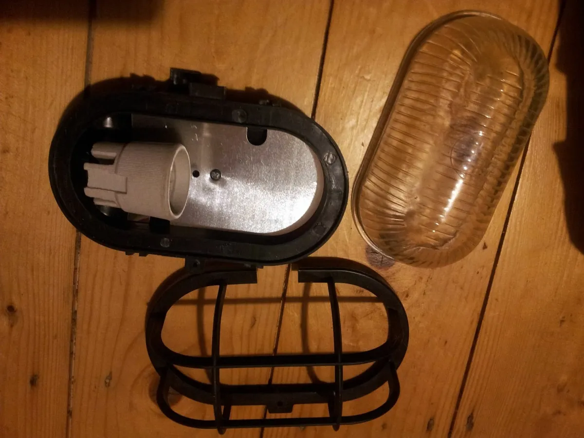 Bulk Head 60w - Image 4