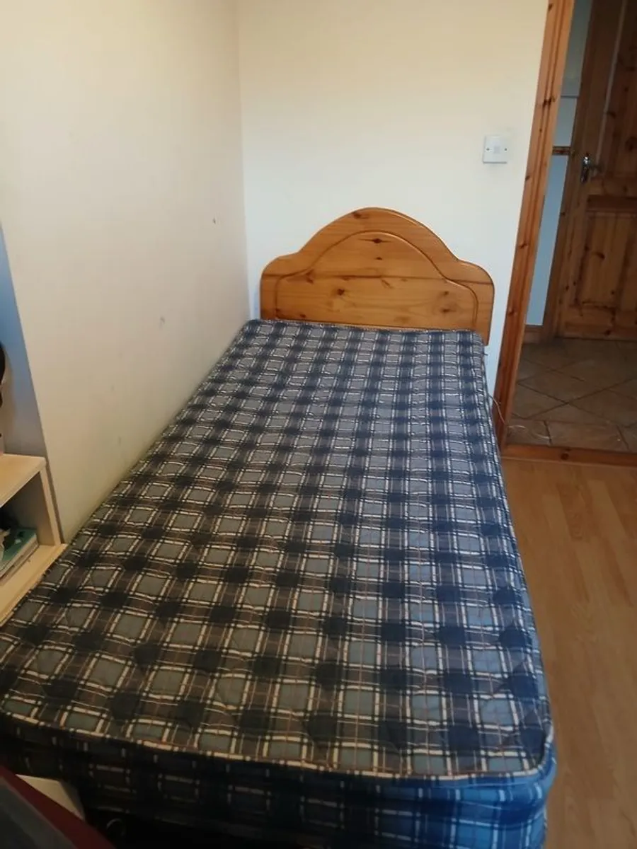 Single Bed with wooden headboard - Image 1