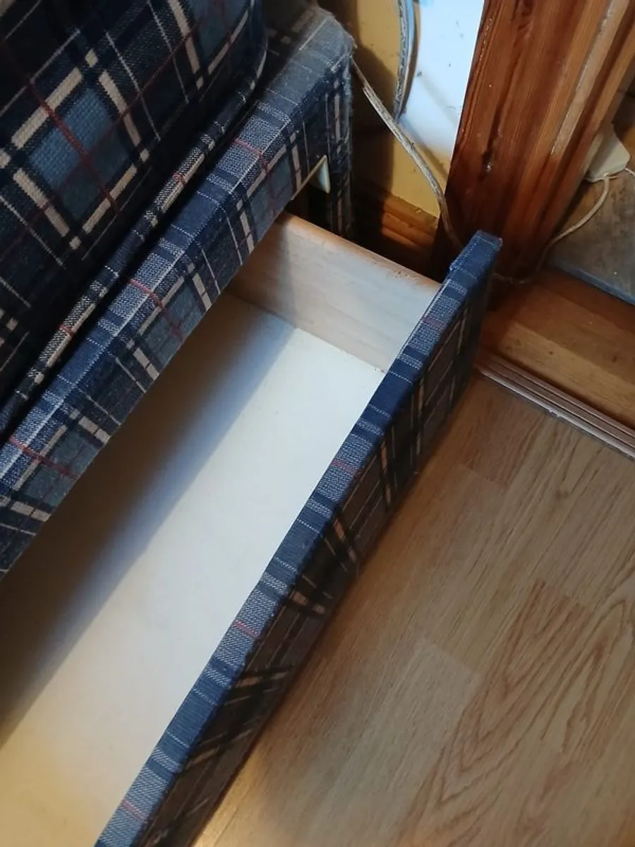 Single Bed with wooden headboard - Image 3