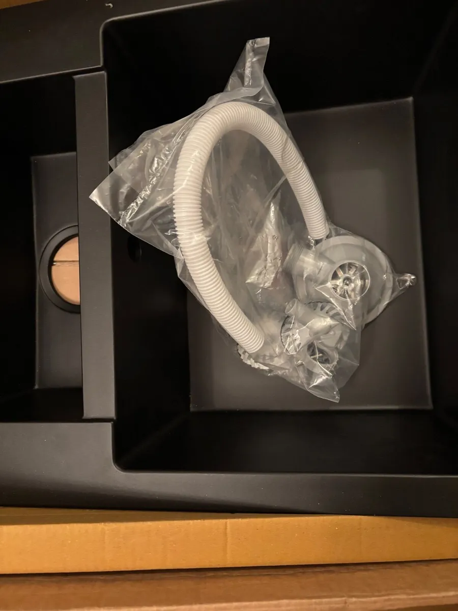 Black Sink - Image 2