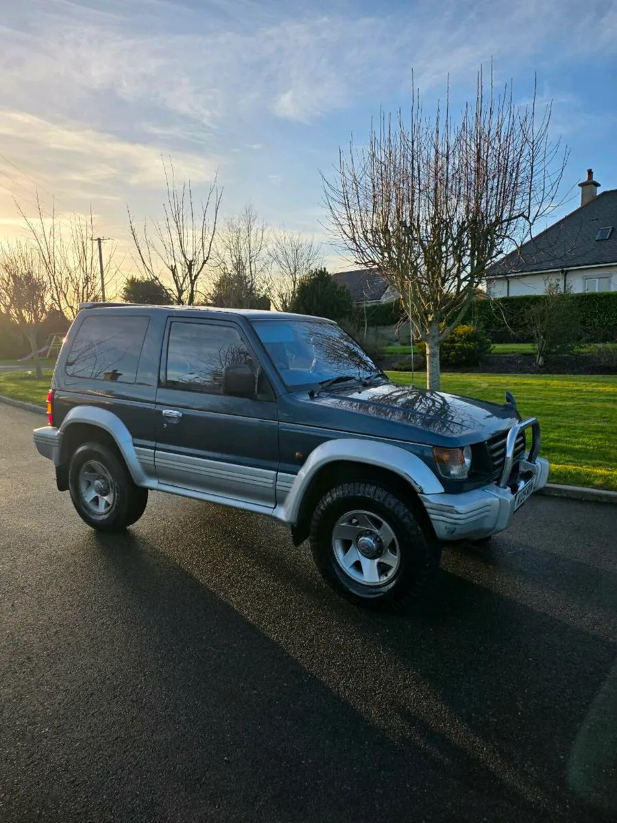 MITSUBISHI PAJERO 2.5 TURBO DIESEL MANUAL - Image 1