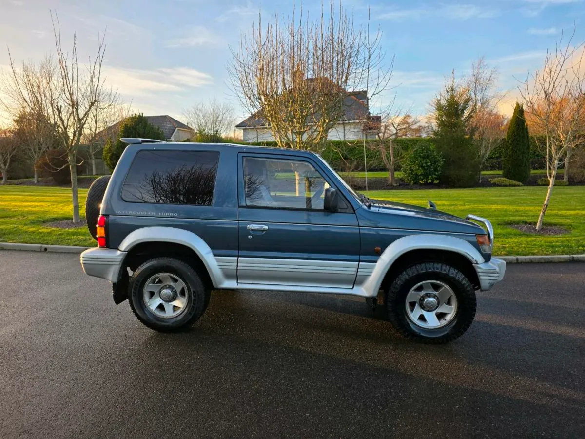 MITSUBISHI PAJERO 2.5 TURBO DIESEL MANUAL - Image 3