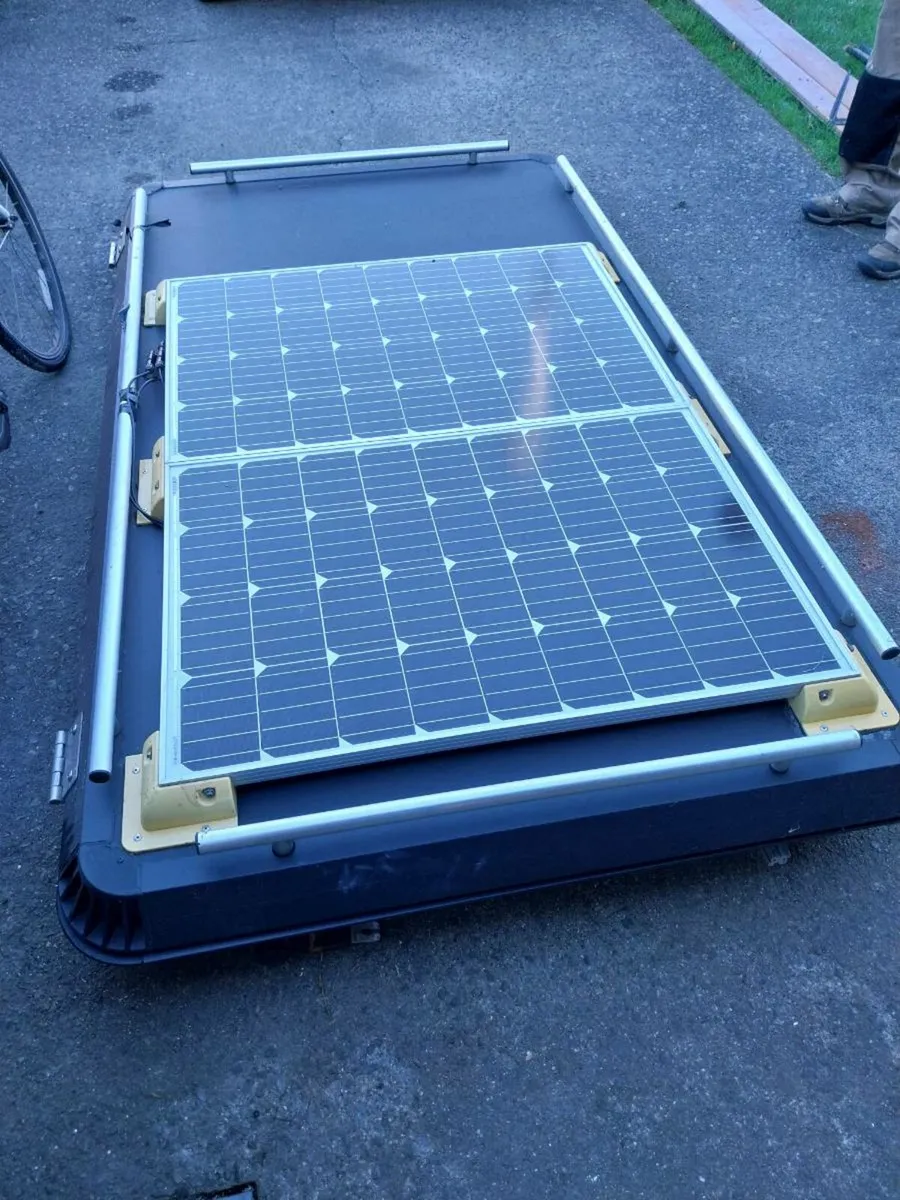 Roof top tent with solar panels - Image 2
