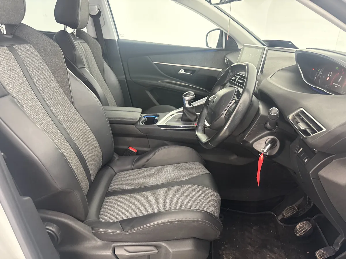 Peugeot 5008 2019 For Auction - Image 4