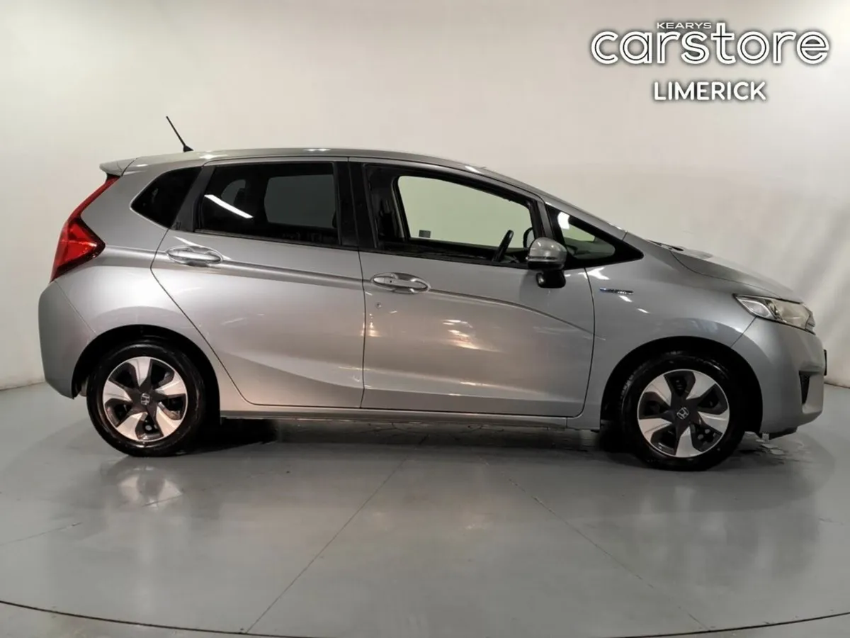 Honda Fit 1.5 HYBRID AUTO - Image 2