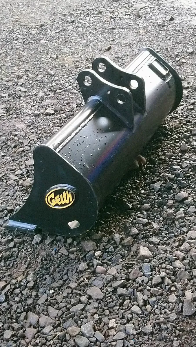 BOBCAT E10 E17 E19 E20 DIGGER BUCKET 30mm pins - Image 2