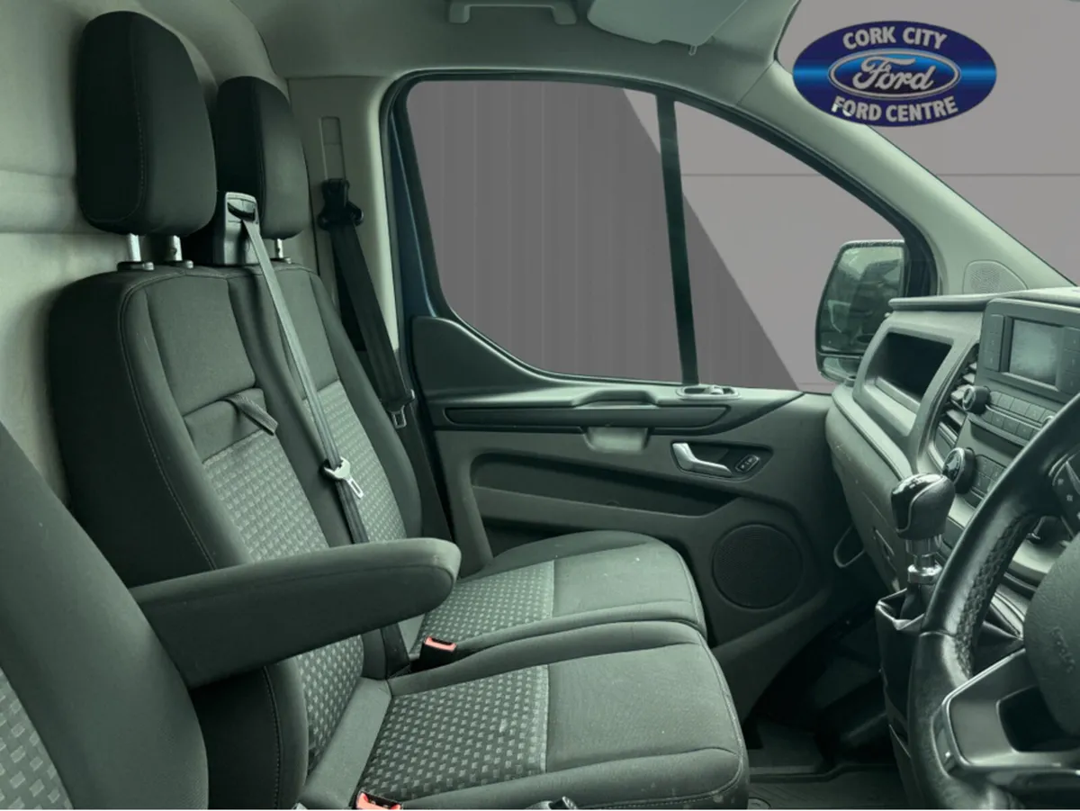 Ford Transit Custom 300 LWB TREND 2 2.0 130 3 - Image 4