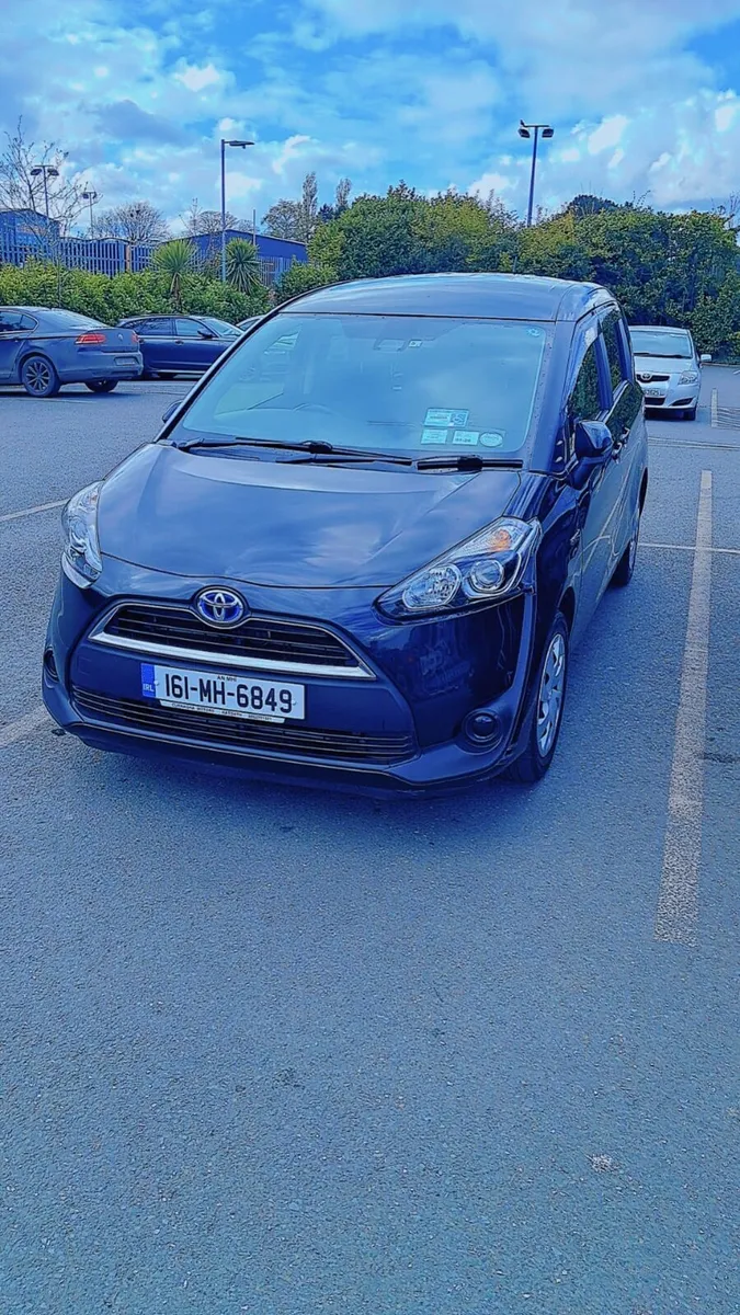 Tayota sienta 7 seater - Image 4