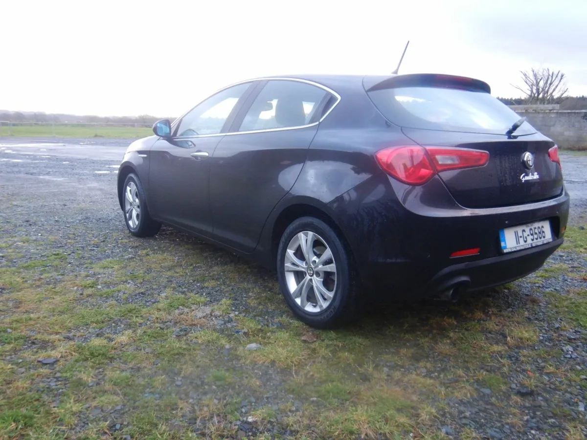 Alfa Romeo Giulietta 2011 - Image 4