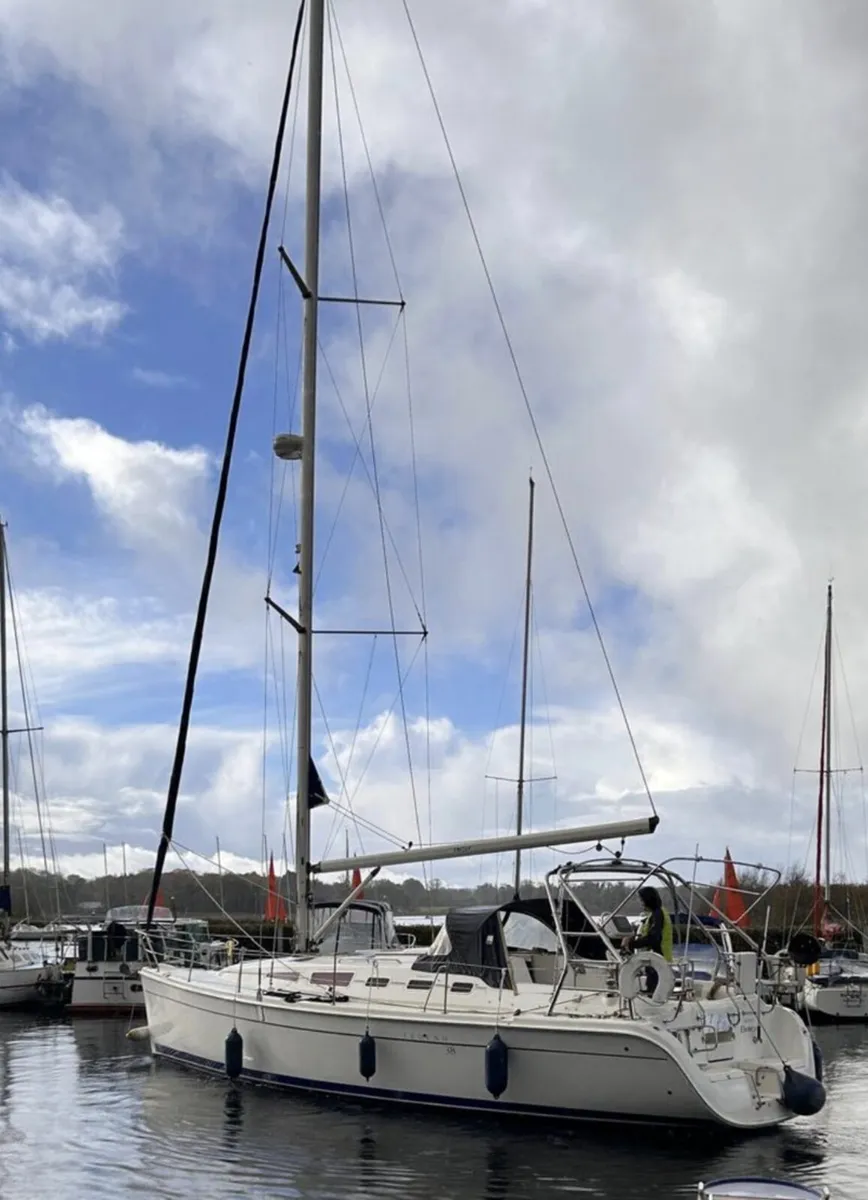 Sailing Yacht 2005 Hunter Legend 38 - Image 1