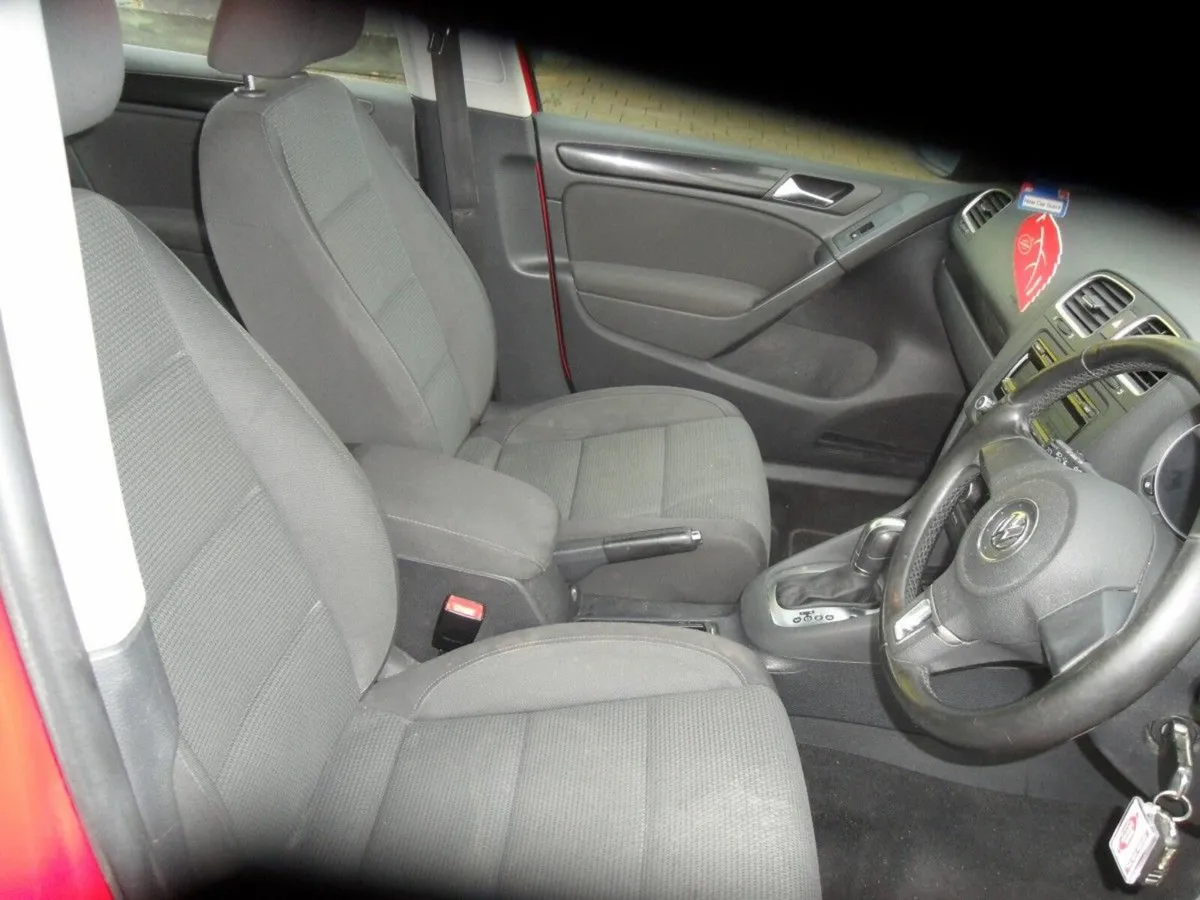 Volkswagen Golf 1.6 TDI DSG 105BHP COMFORTLINE - Image 4