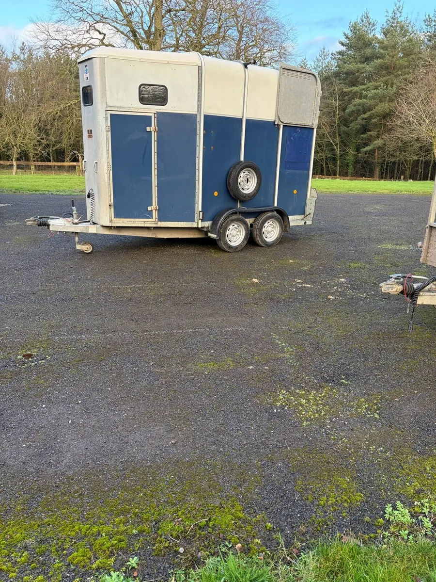 510 horse box - Image 1