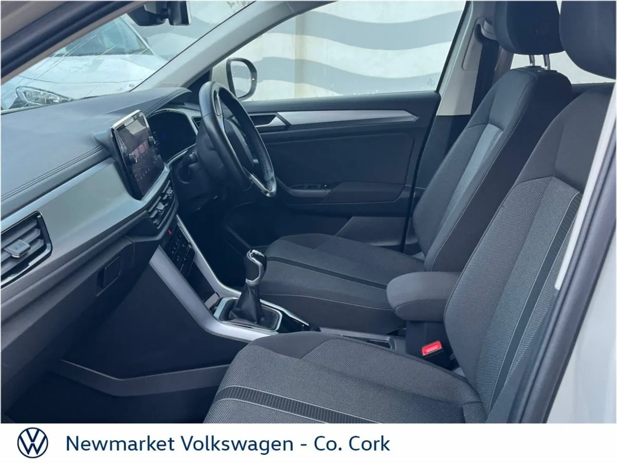 Volkswagen T-Roc LIFE 2.0TDI 6 SPEED 116BHP - Image 4