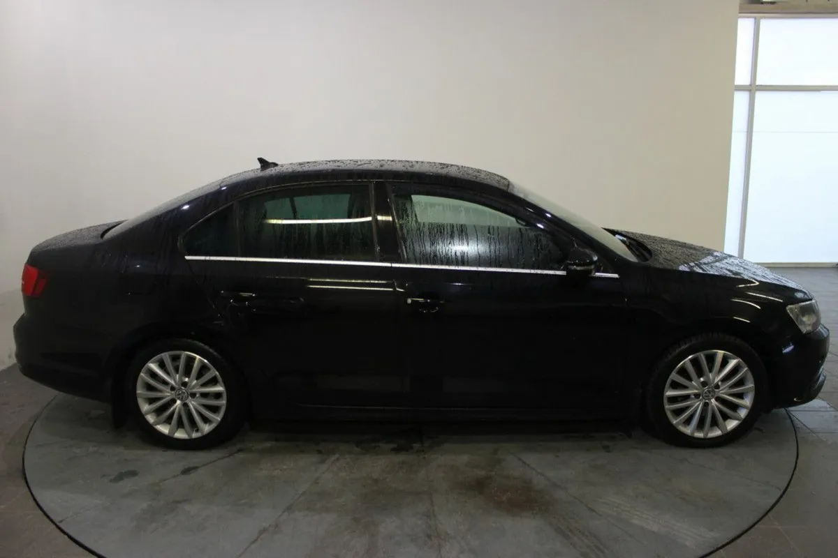 Volkswagen Jetta 2.0 TDI M5F 110HP Highline - Image 4