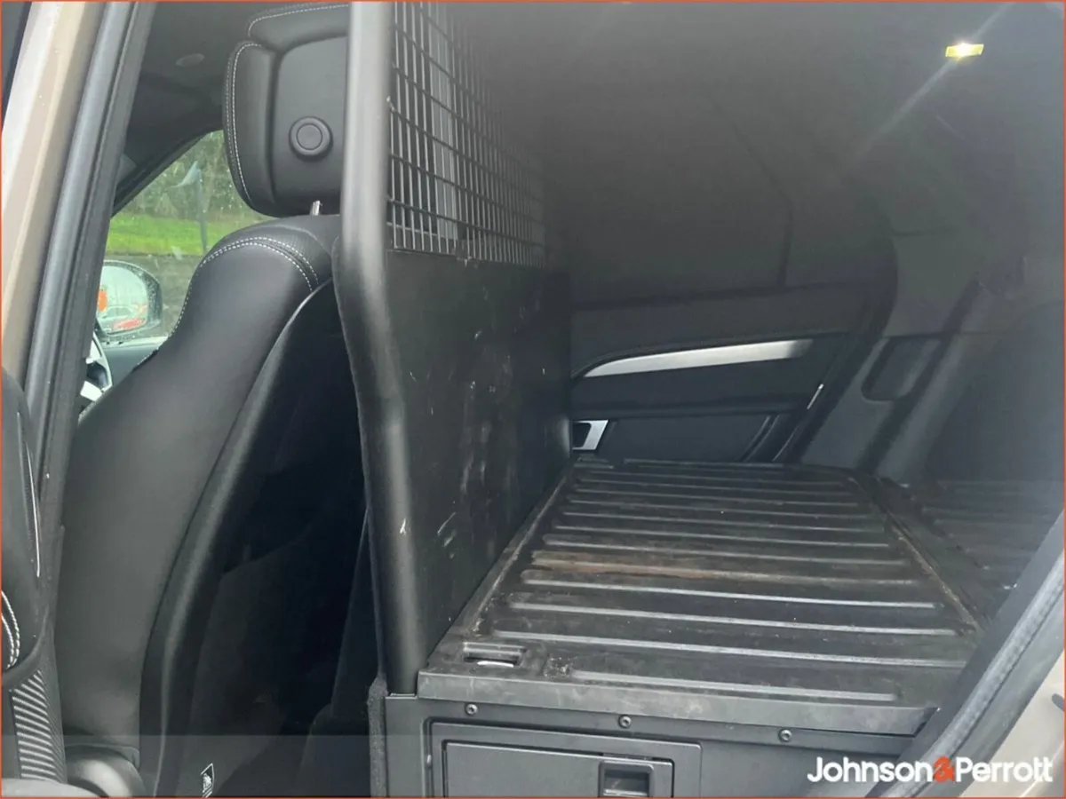 Land Rover Discovery DISCOVERY DISCOVERY 3.0 SD6 R - Image 4