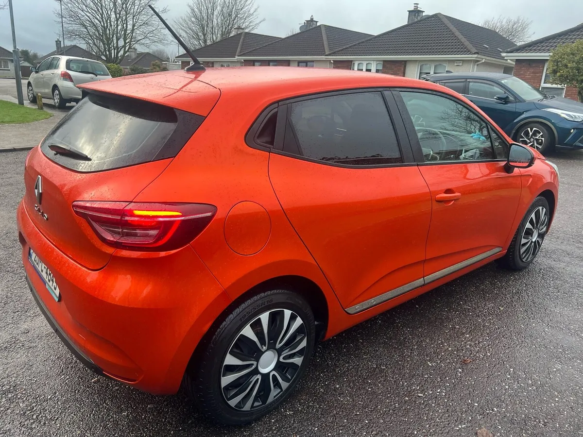 Renault Clio - Image 2