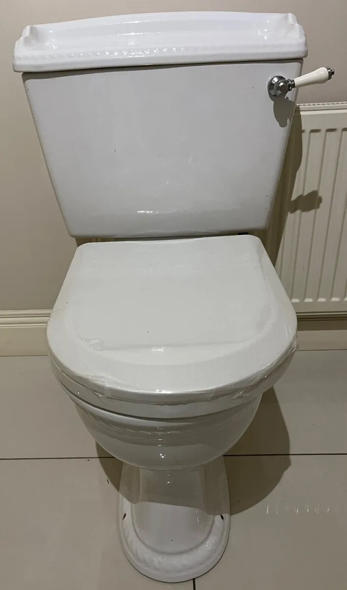 Bathroom ware - Image 1