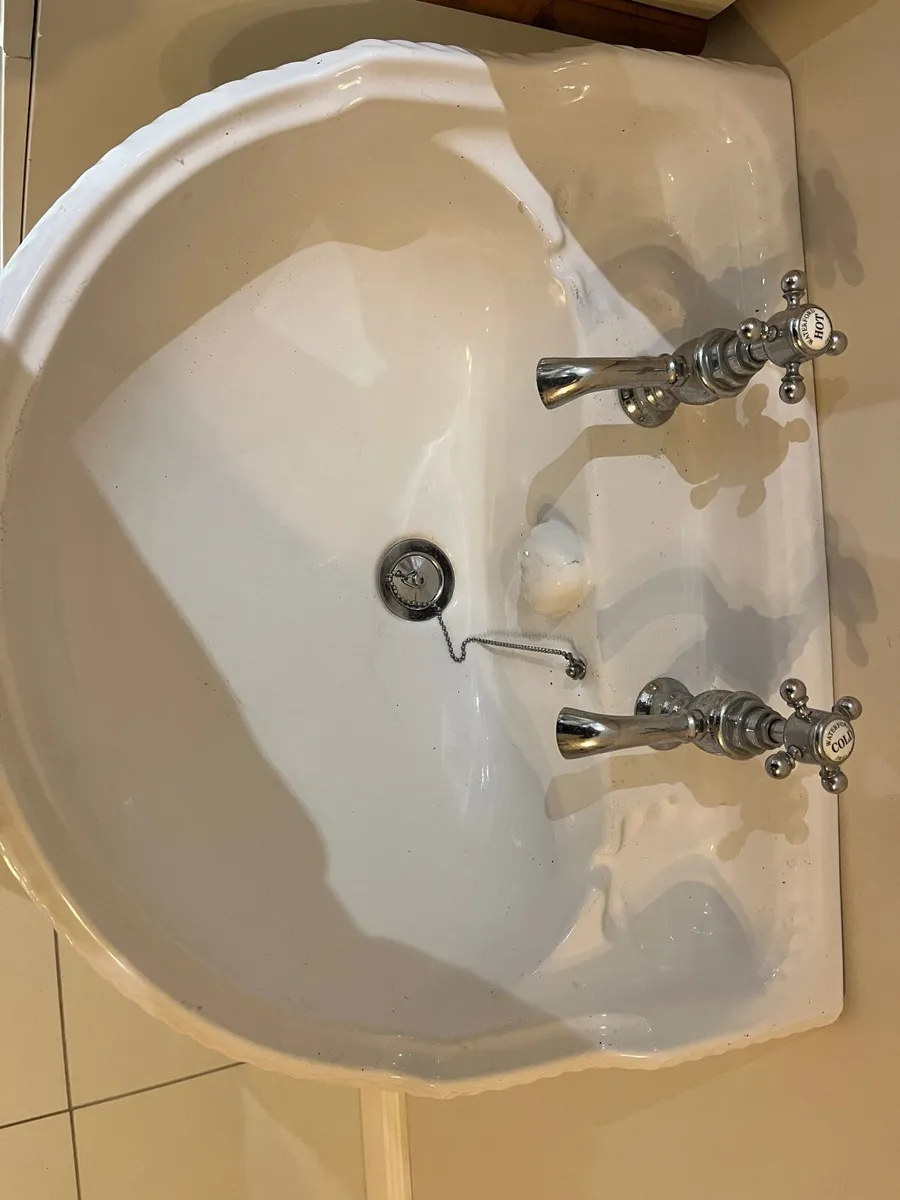 Bathroom ware - Image 4