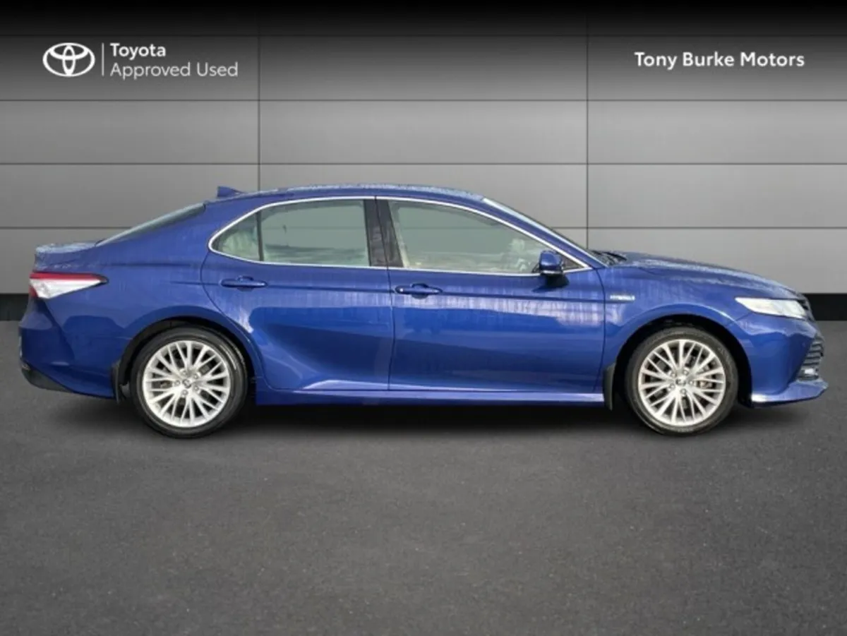 Toyota Camry - Platinum Edition - Ivory Leather - - Image 3