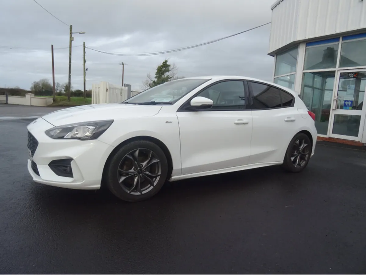 Ford Focus ST-LINE 1.0 ECOBOOST 125 125PS 4DR - Image 3