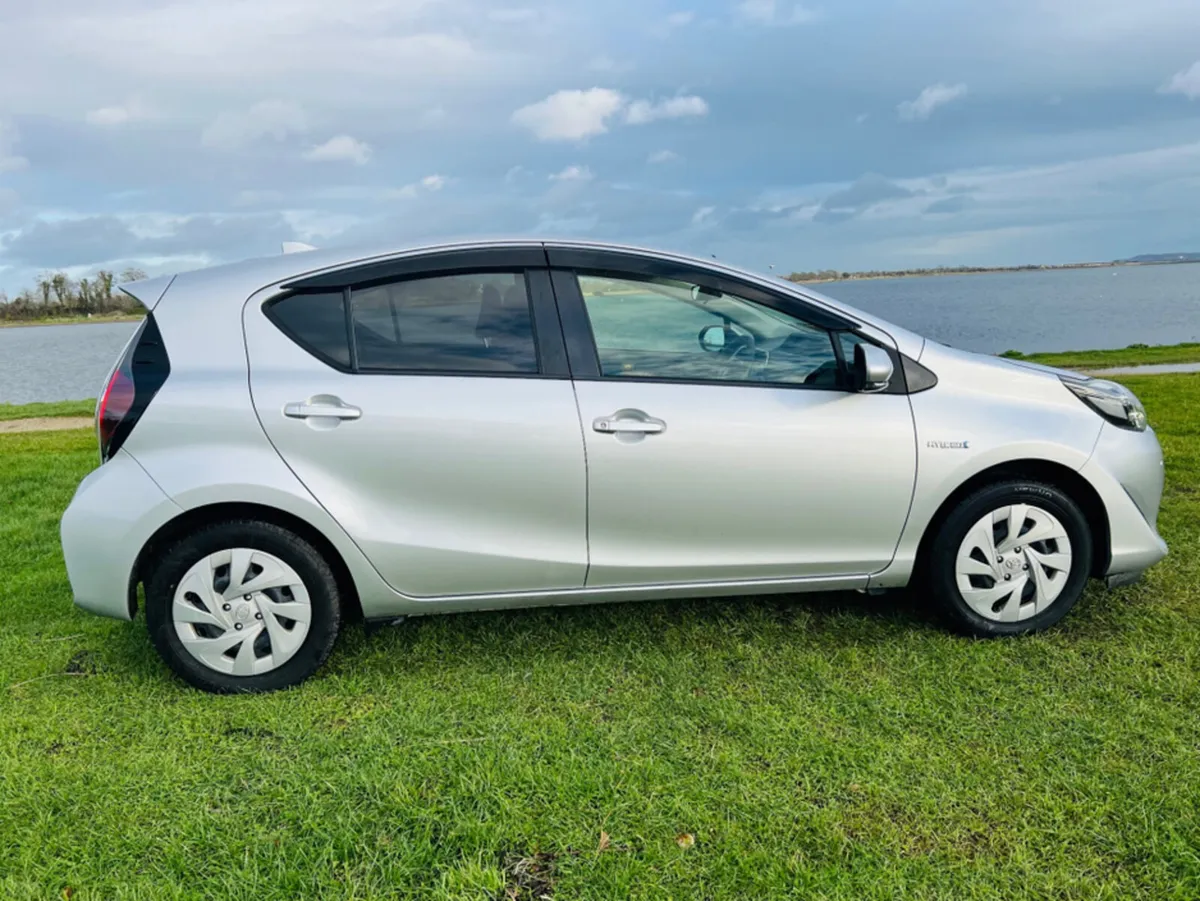 Toyota Aqua 1.5 DAA NHP10 5DR AUTO - Image 3