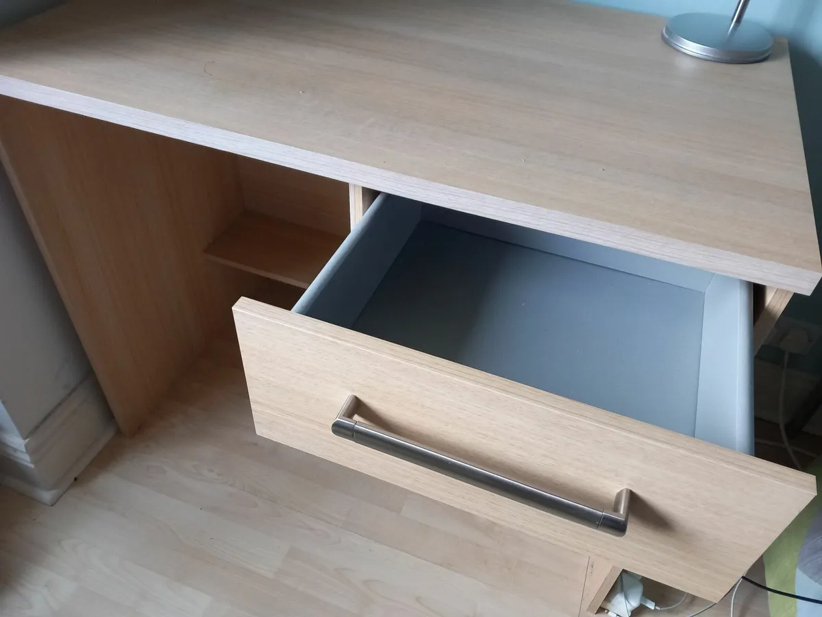 Desk for sale - Image 1