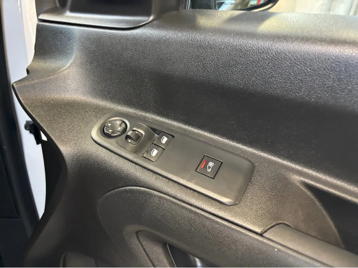 Citroen Berlingo LX BLUEHDI 100 LWB Only 17000 kms - Image 4