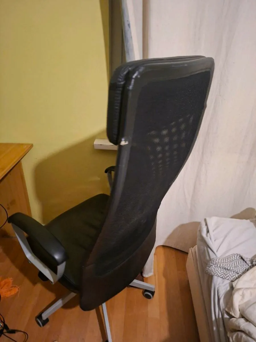 Office chair - Image 1