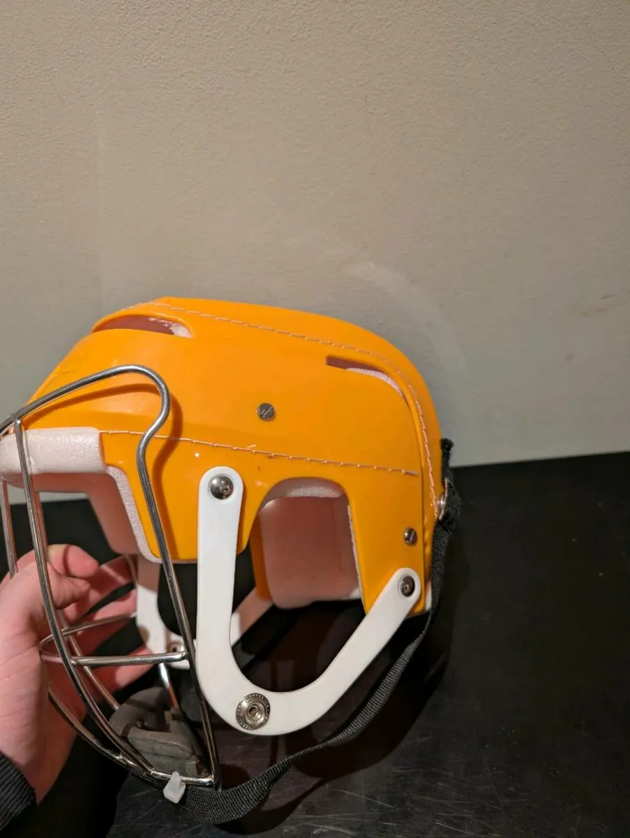 free former helmet with kk butterfly faceguard - Image 2