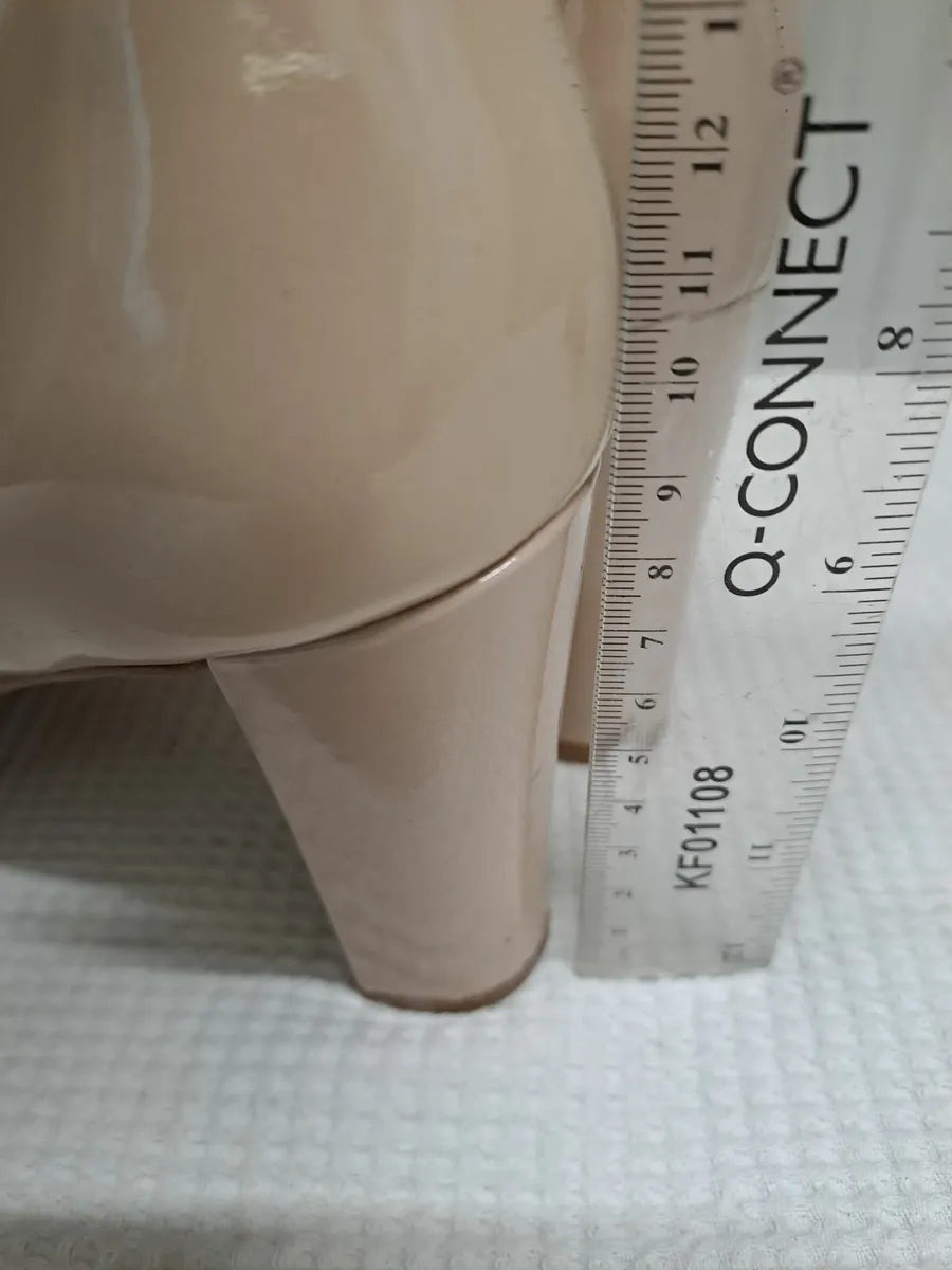 Heels light pink size 6.5 Clark's - Image 4