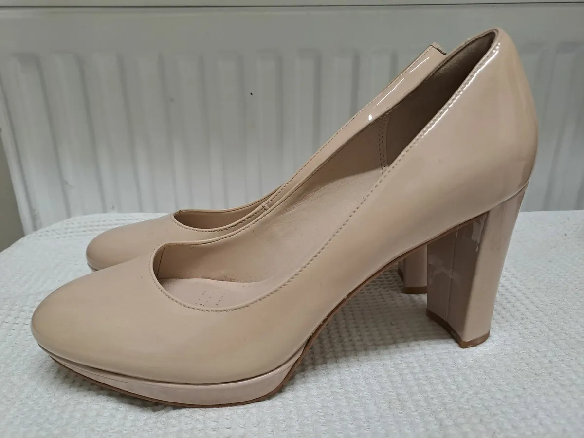 Heels light pink size 6.5 Clark's - Image 1