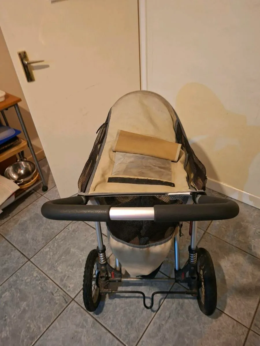 Out n about buggy - Image 1