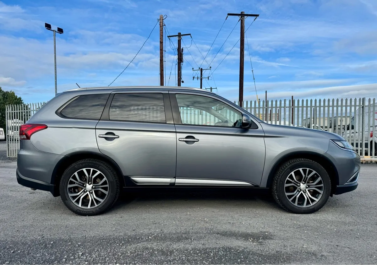 Mitsubishi Outlander - Image 1