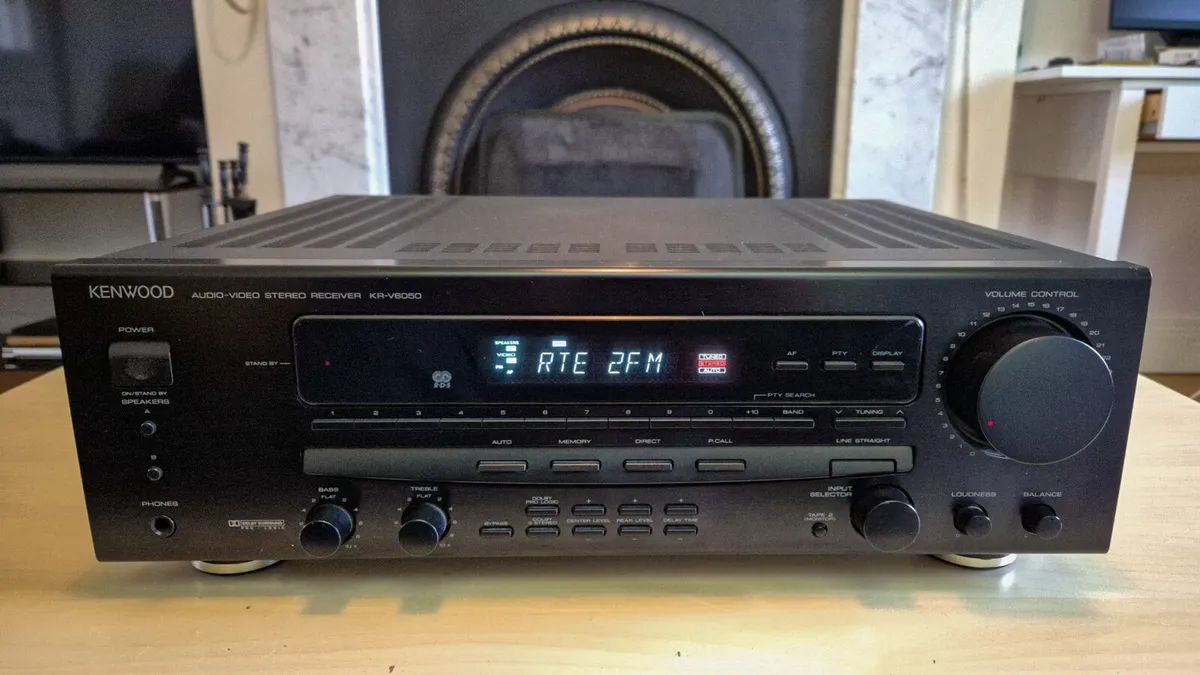 Kenwood KR-V6050 receiver with original remote - Image 2