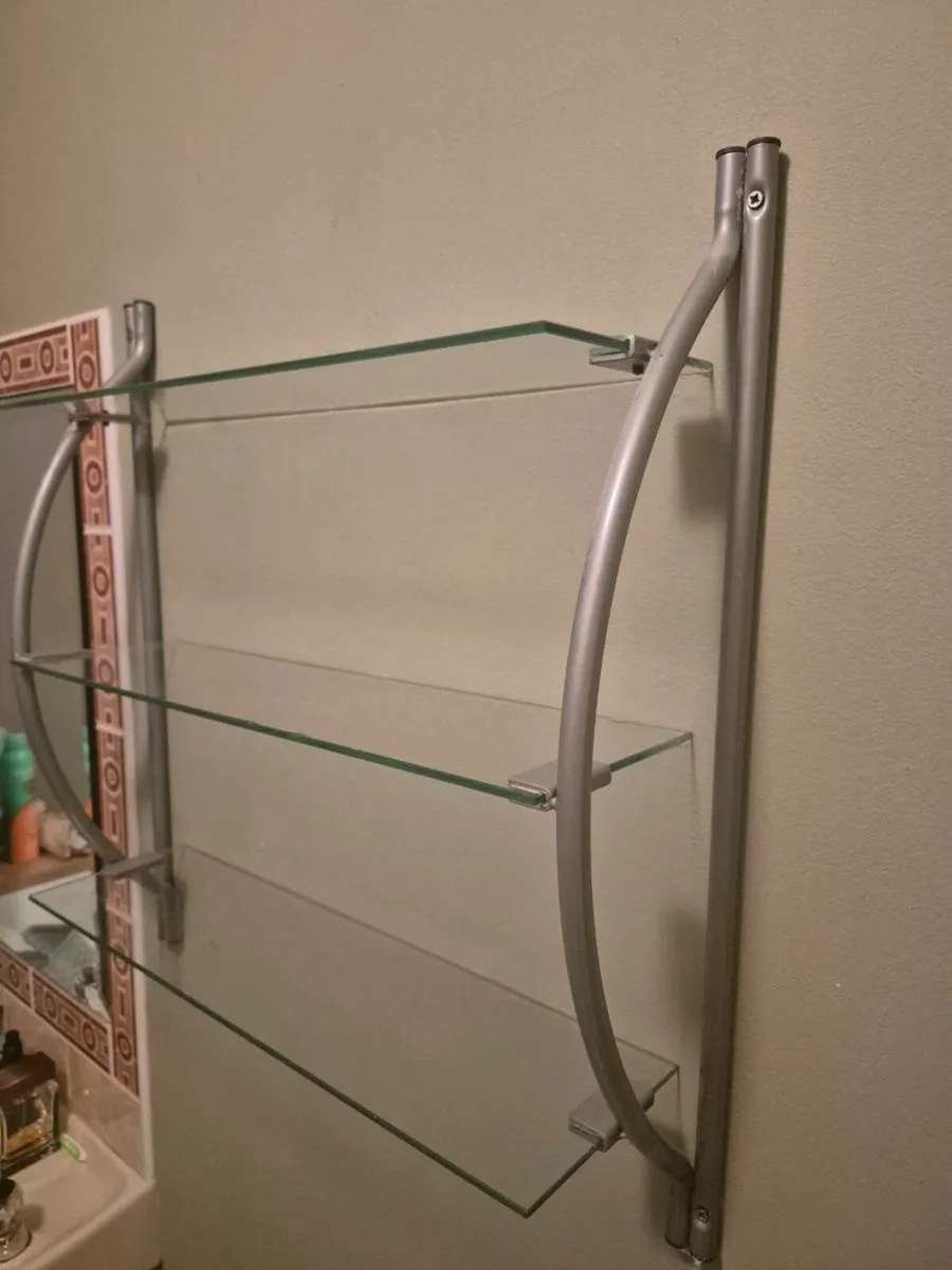 Bathroom shelf