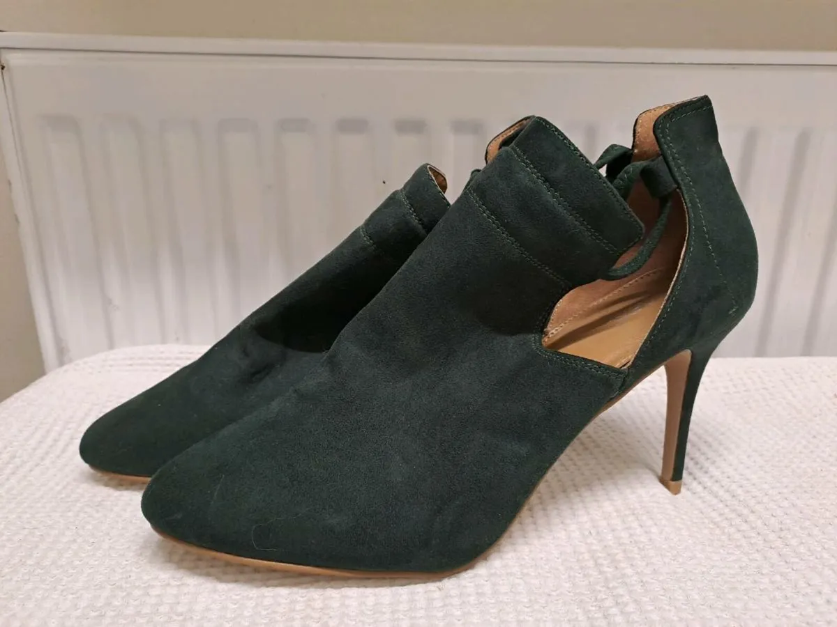 Bottle green high heels size 6.5 - Image 1