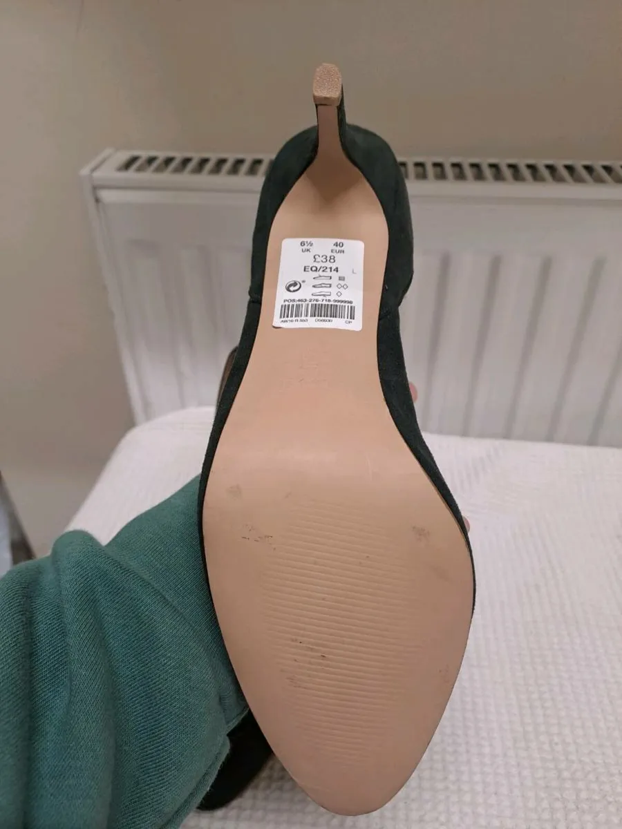 Bottle green high heels size 6.5 - Image 4