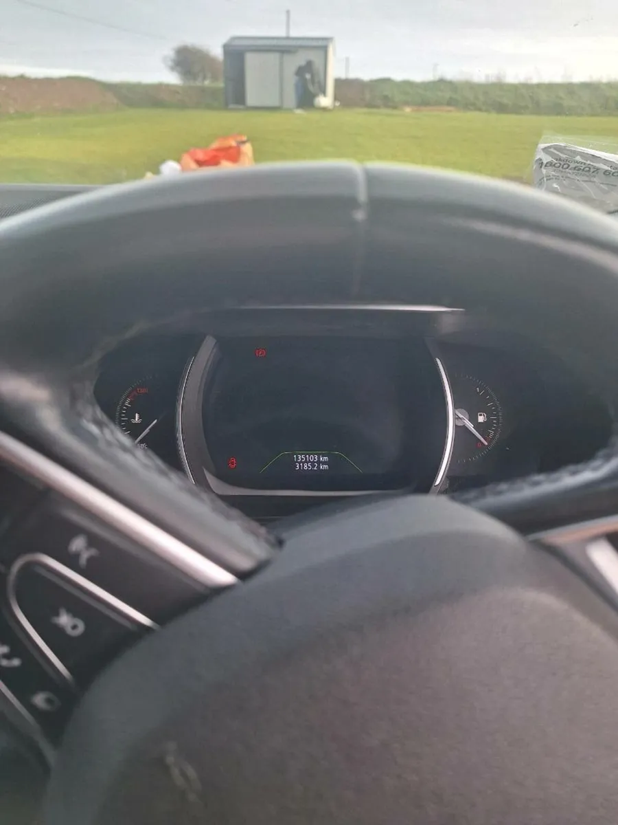 Renault Megane 2018 135k km in excellent condition - Image 3