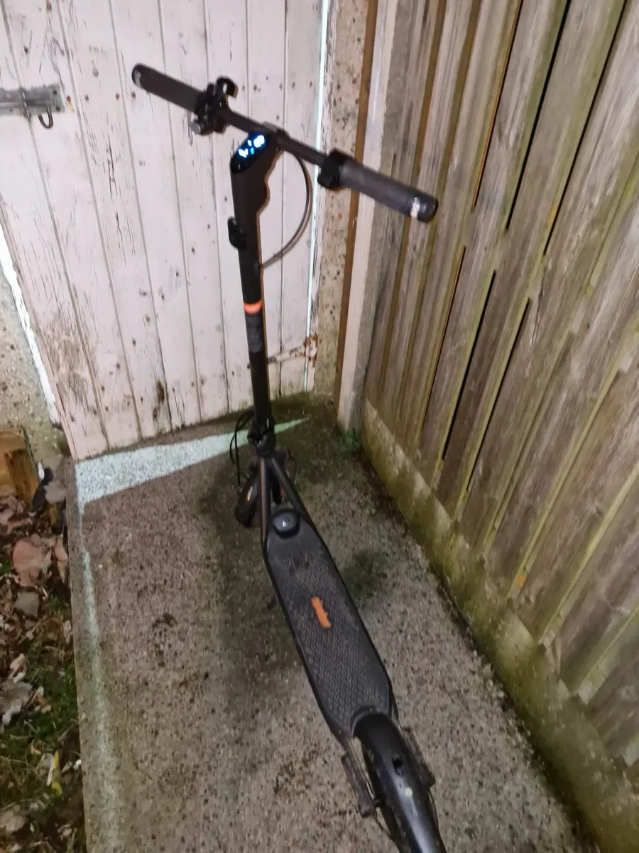 Ninebot Kickscooter F2 - Image 2