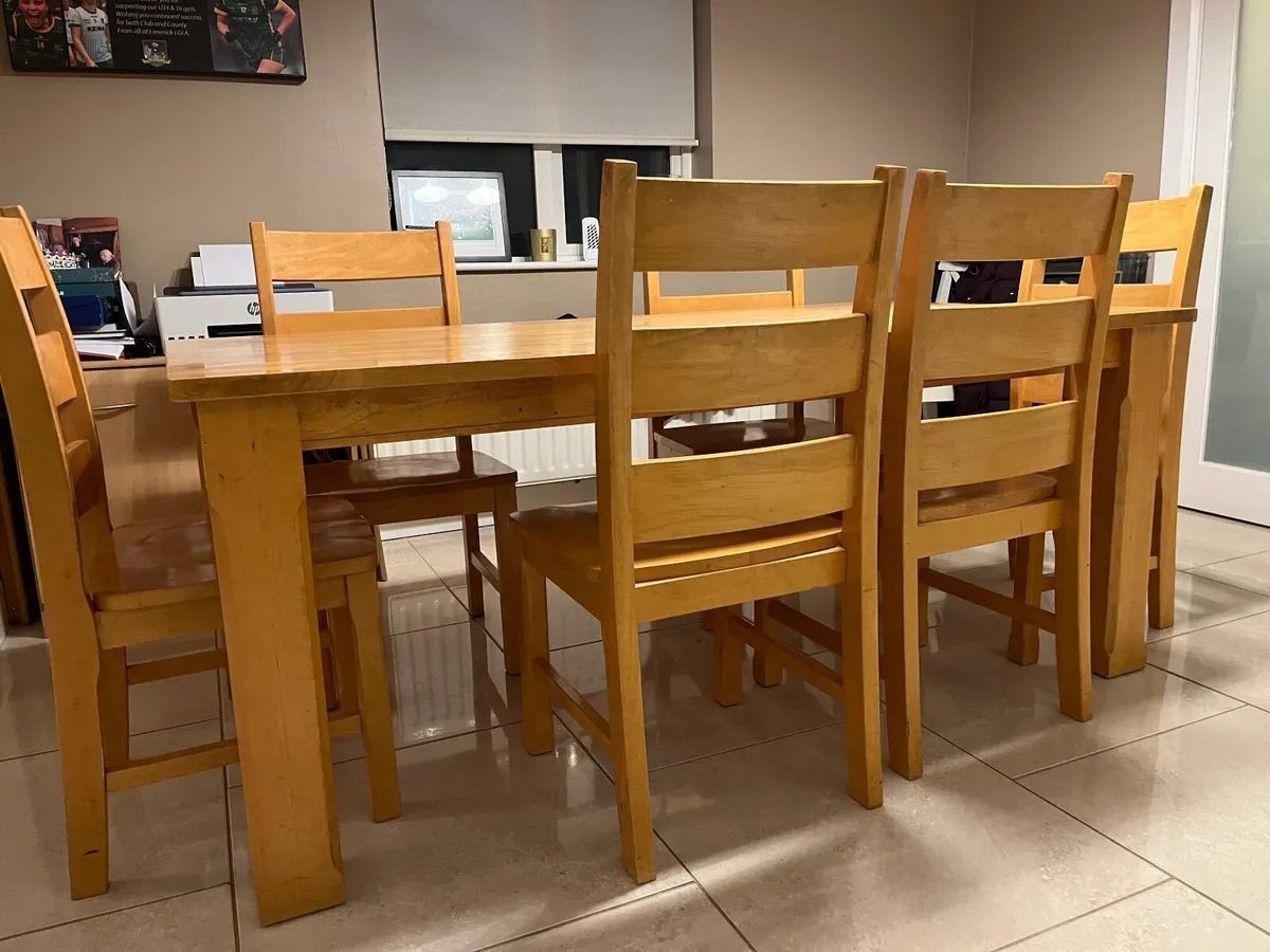 In excellent condition Kitchen table and chairs - Image 4