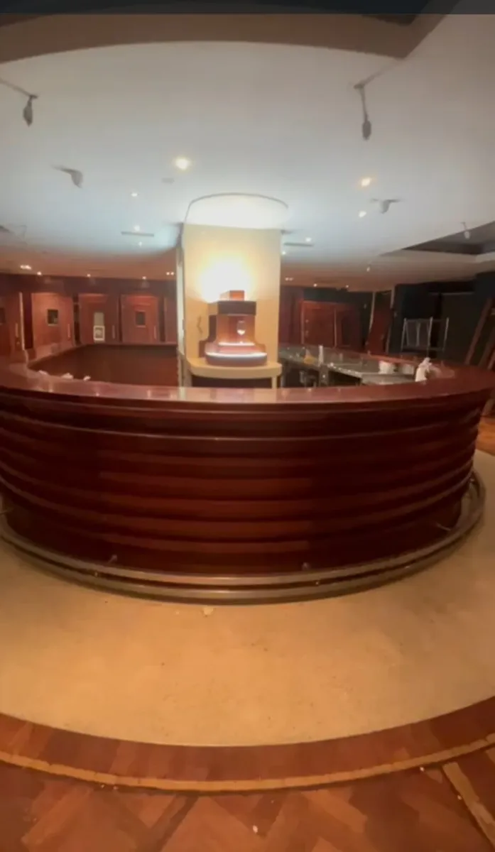 Superb wooden bar - Image 1