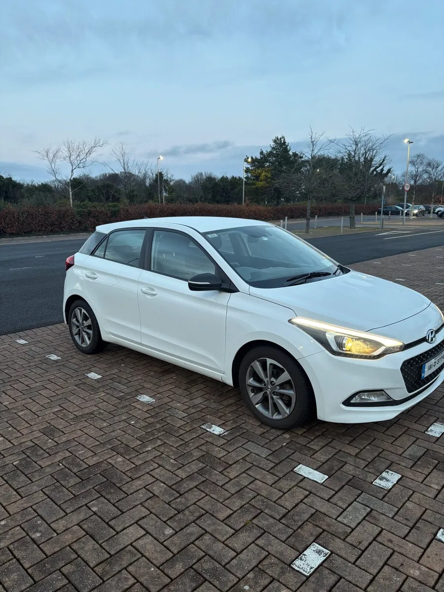 Hyundai i20 Deluxe 2018 - Image 3