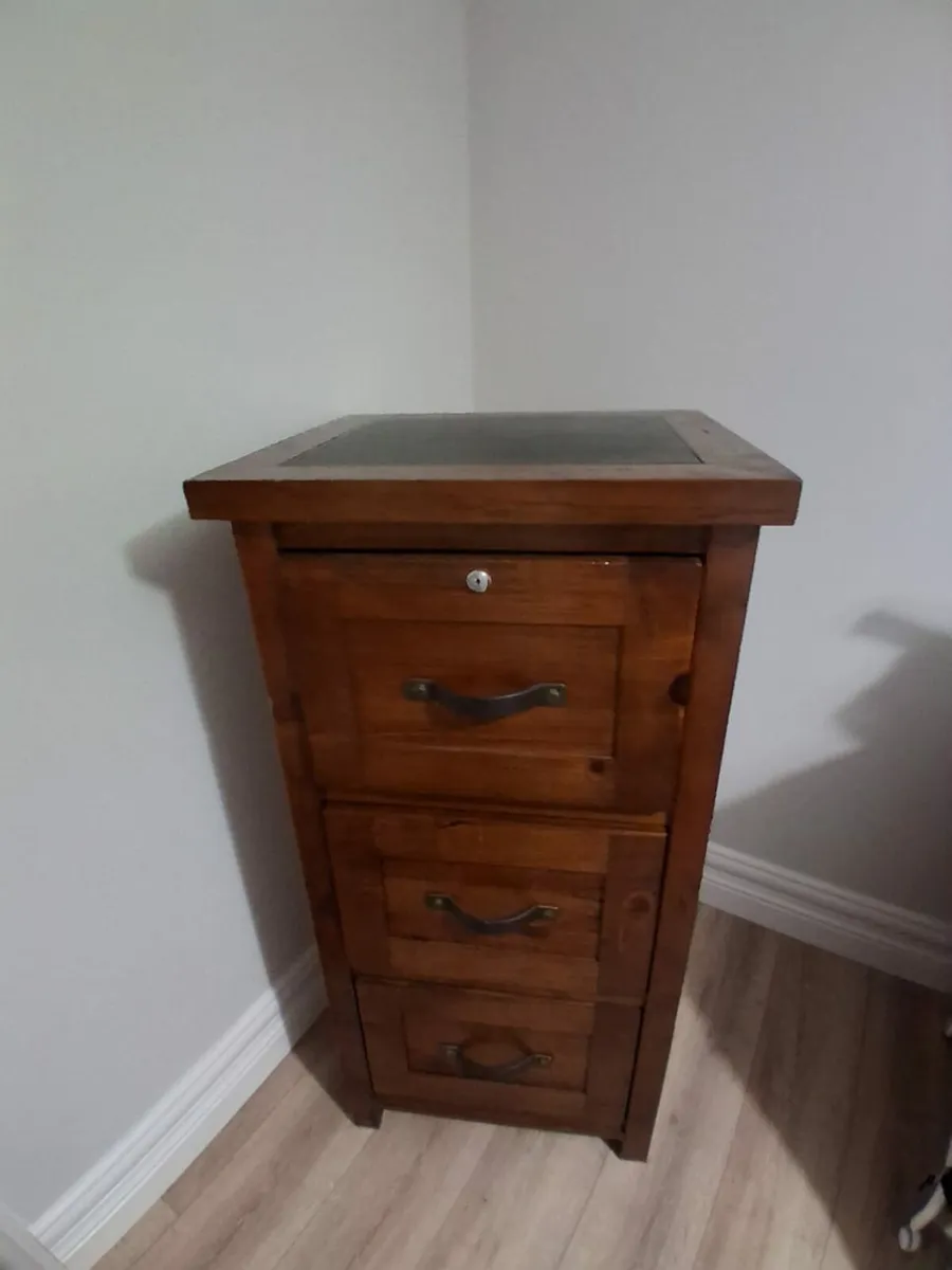 Mahogany Office desk and a filing Cabinet - Image 3