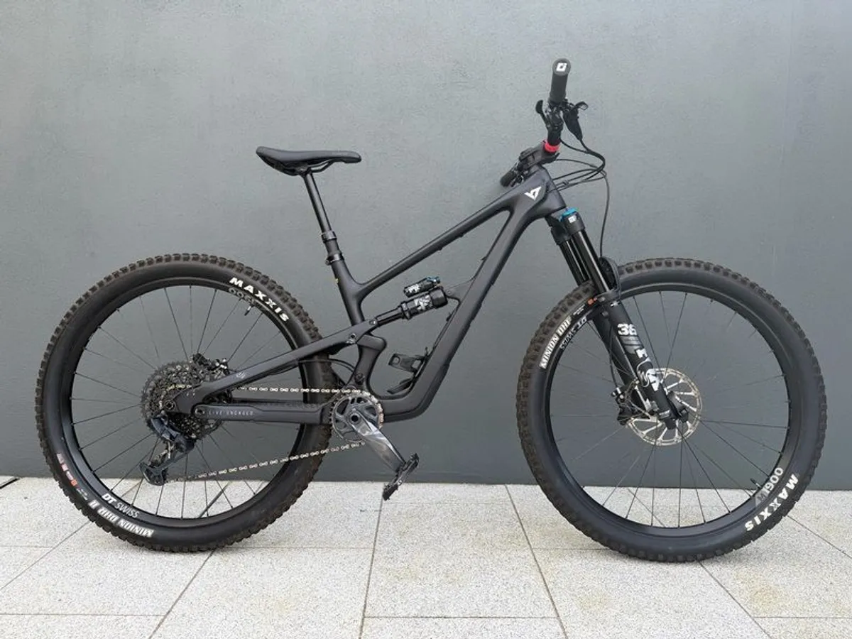 YT Jeffsy 29 CORE 3 Black Magic M - Image 1