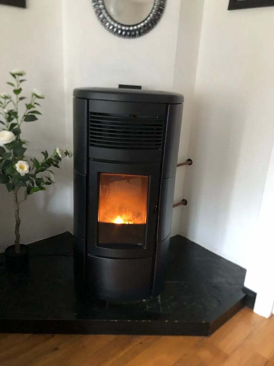 MCZ Hydromatic Wood Pellet Stove - Image 2