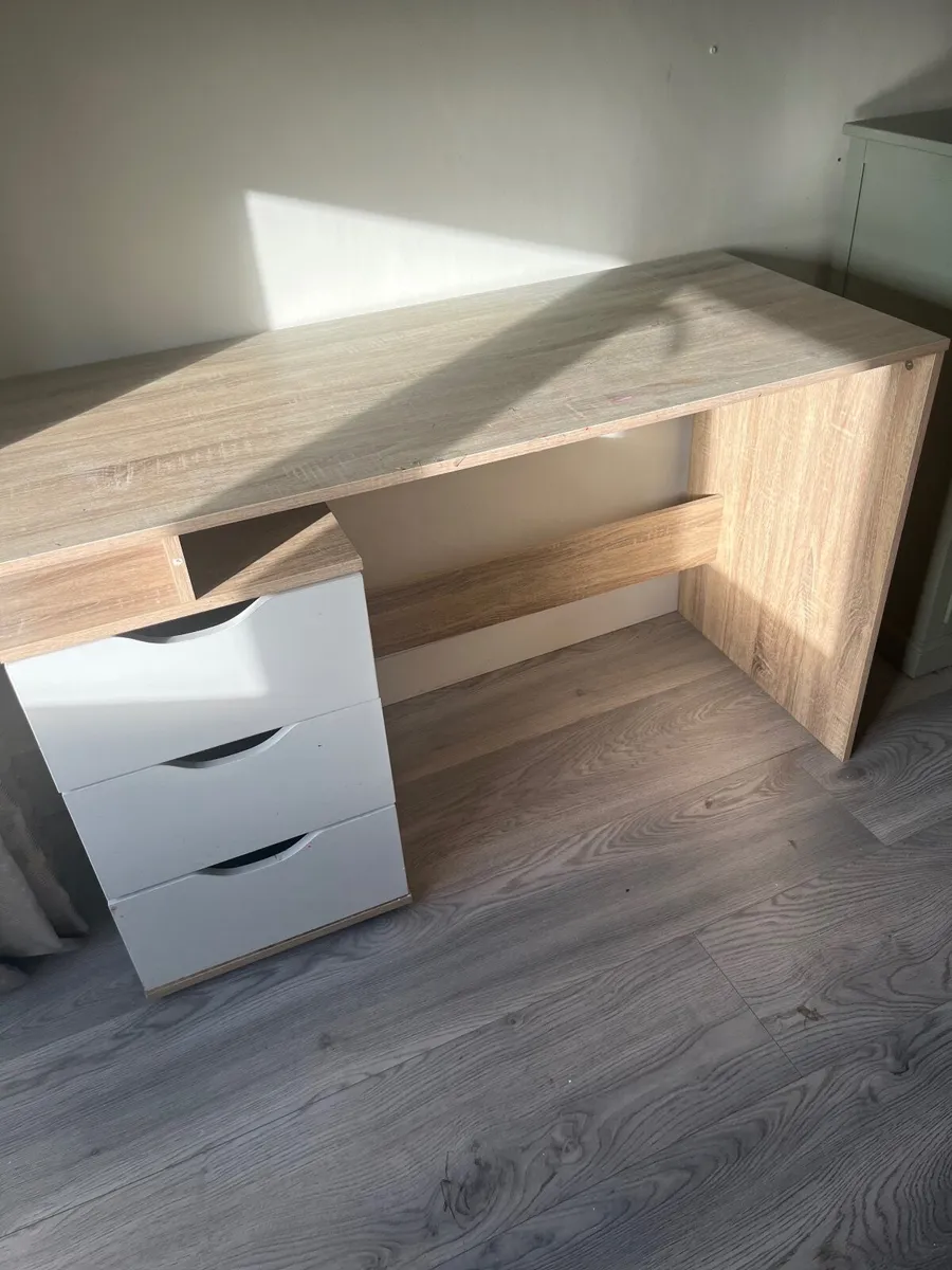 FREE Desk - Image 3